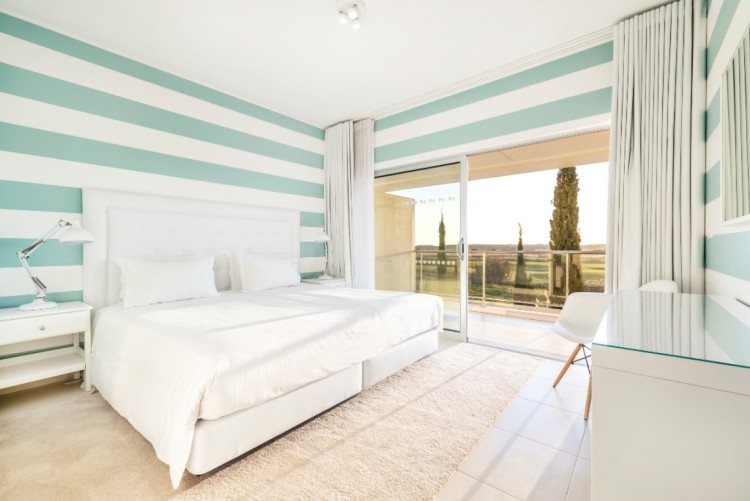 Vily a apartmány ve špičkovém areálu s bazény, nedaleko pláže, na prodej, Vilamoura, Algarve