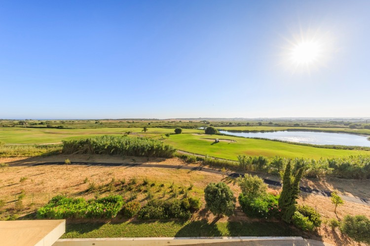 Vily a apartmány ve špičkovém areálu s bazény, nedaleko pláže, na prodej, Vilamoura, Algarve