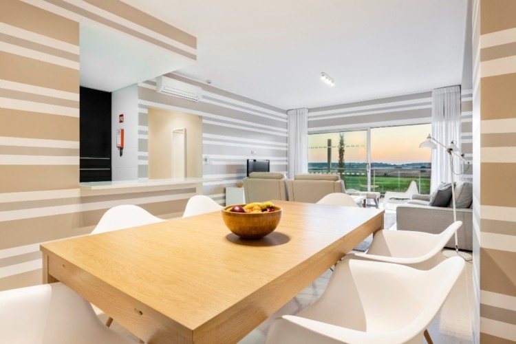 Vily a apartmány ve špičkovém areálu s bazény, nedaleko pláže, na prodej, Vilamoura, Algarve