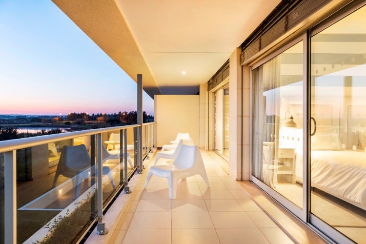 Vily a apartmány ve špičkovém areálu s bazény, nedaleko pláže, na prodej, Vilamoura, Algarve