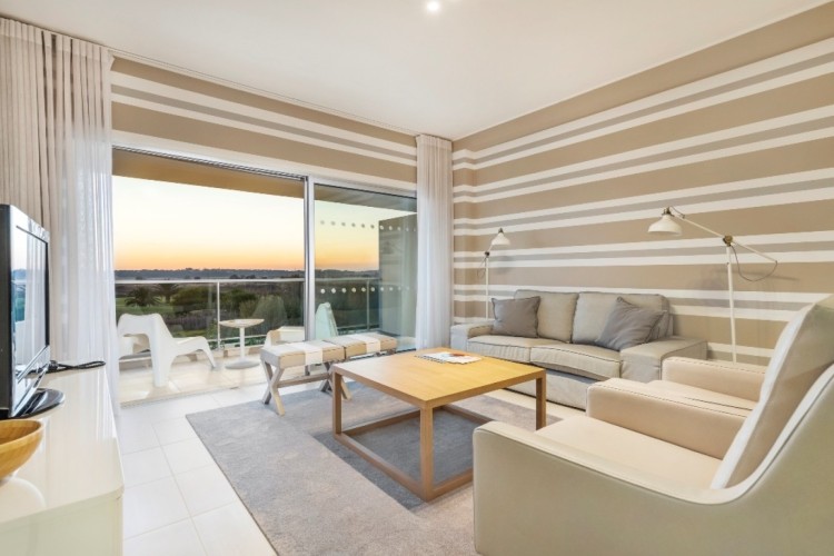 Vily a apartmány ve špičkovém areálu s bazény, nedaleko pláže, na prodej, Vilamoura, Algarve