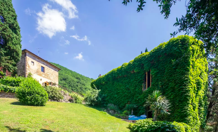 Luxusně zrekonstruovaný venkovský dům s bazénem u Rufiny blízko Florencie