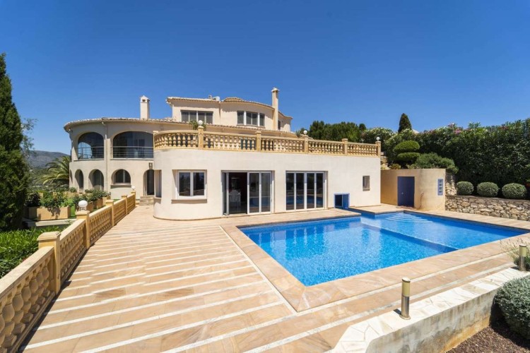 Vila v Calpe s výhlede na moře na prodej