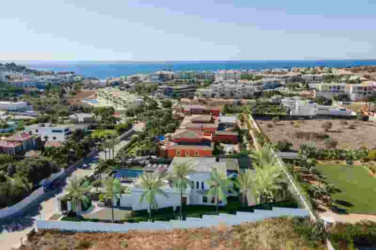Nová luxusní vila blízko pláže i golfu na prodej, Lagos, Algarve