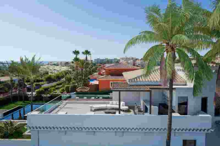 Nová luxusní vila blízko pláže i golfu na prodej, Lagos, Algarve