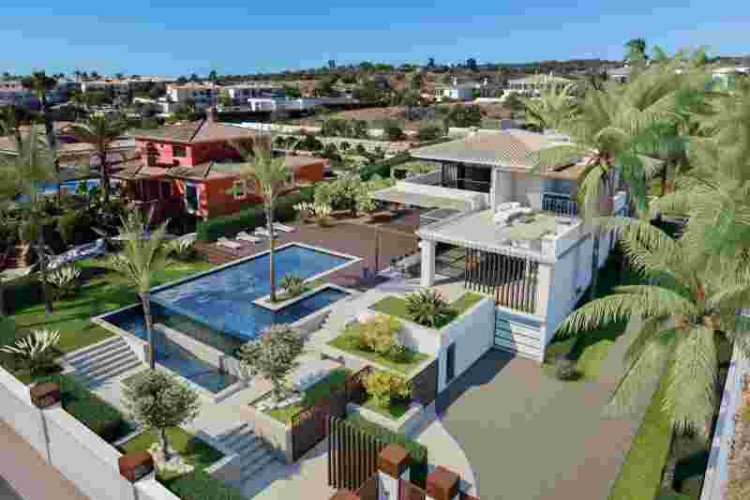 Nová luxusní vila blízko pláže i golfu na prodej, Lagos, Algarve