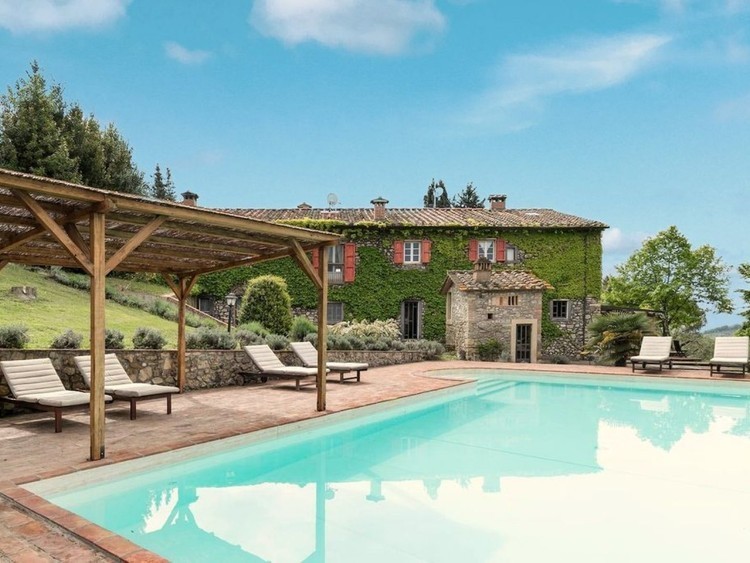 Vkusně zrekonstruovaná vila s bazénem v Montecatini Val di Cecina