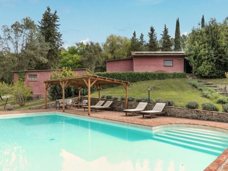 Vkusně zrekonstruovaná vila s bazénem v Montecatini Val di Cecina