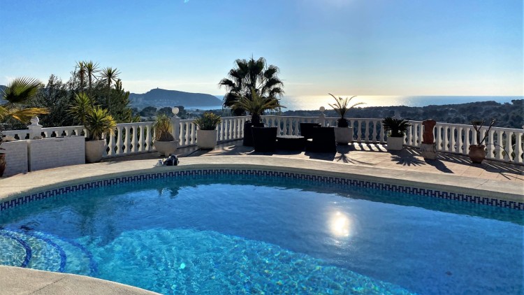 Vila s výhledem na moře, Moraira