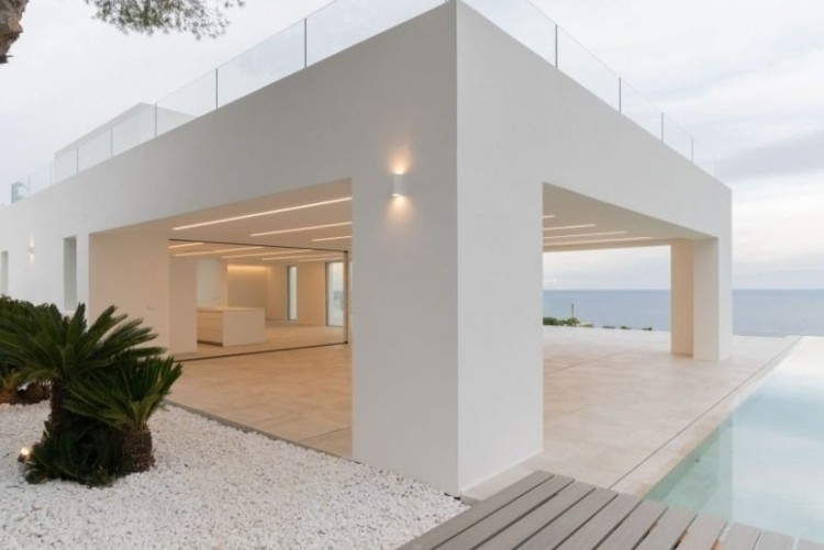 Luxusní nová vila s výhledem na moře v Jávee