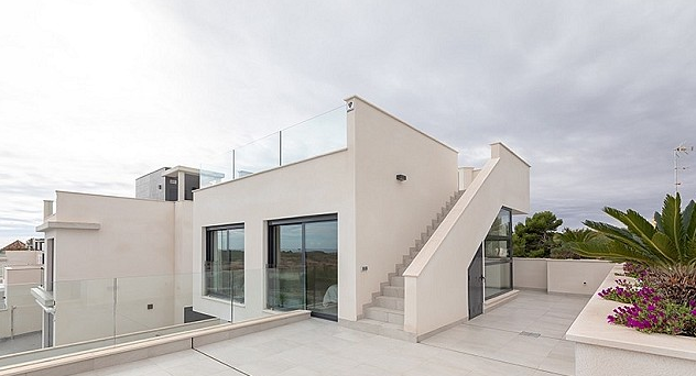 Vila na prodej v letovisku Cabo Roig