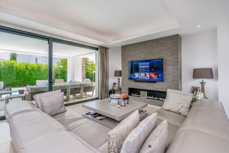 Luxusní moderní vila k prodeji, El Paraiso, Estepona