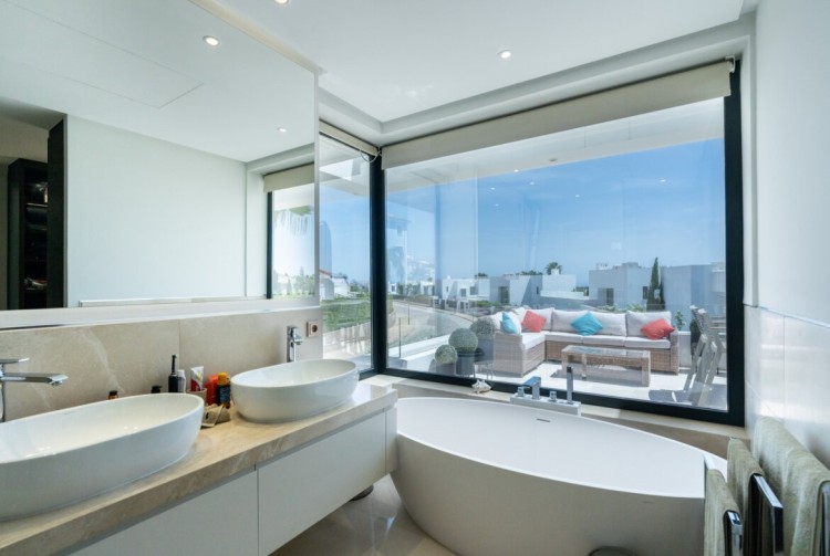 Luxusní moderní vila k prodeji, El Paraiso, Estepona