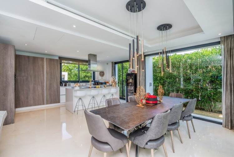 Luxusní moderní vila k prodeji, El Paraiso, Estepona