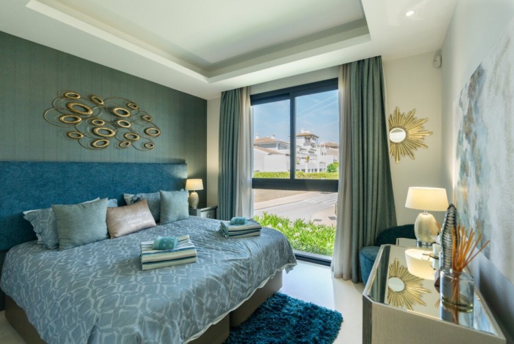 Luxusní moderní vila k prodeji, El Paraiso, Estepona