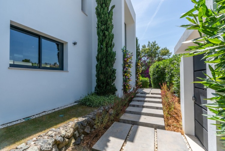 Luxusní moderní vila k prodeji, El Paraiso, Estepona