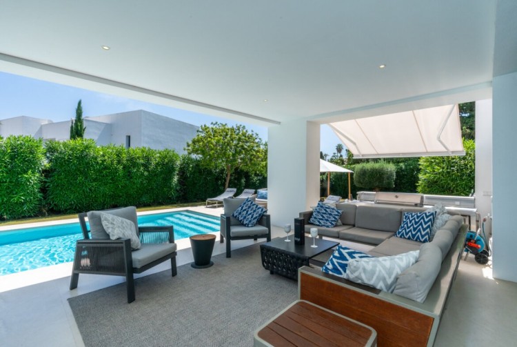 Luxusní moderní vila k prodeji, El Paraiso, Estepona
