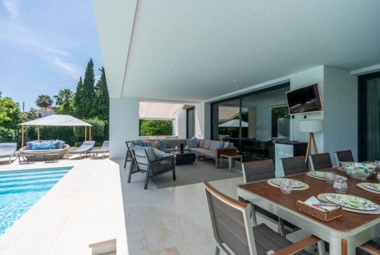 Luxusní moderní vila k prodeji, El Paraiso, Estepona
