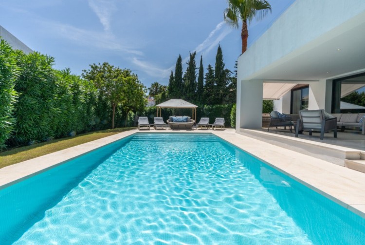 Luxusní moderní vila k prodeji, El Paraiso, Estepona