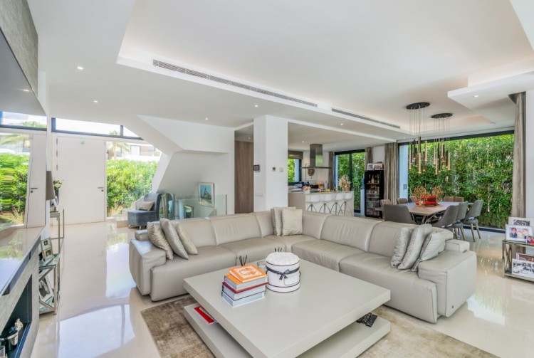 Luxusní moderní vila k prodeji, El Paraiso, Estepona