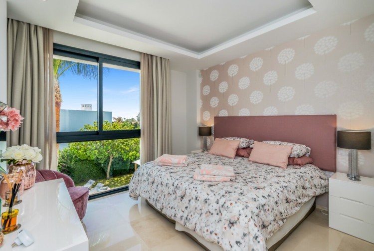 Luxusní moderní vila k prodeji, El Paraiso, Estepona
