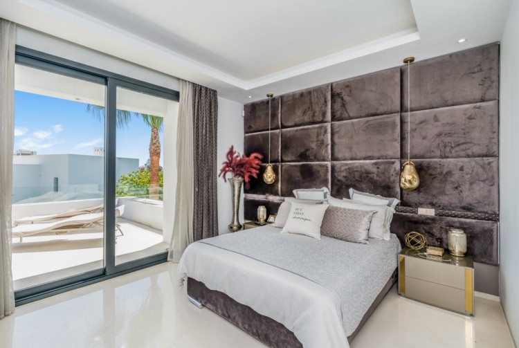 Luxusní moderní vila k prodeji, El Paraiso, Estepona