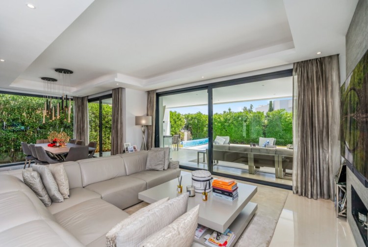 Luxusní moderní vila k prodeji, El Paraiso, Estepona