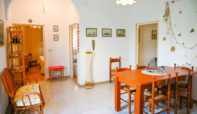 Domek se zahrádkou u pláže na prodej, blízko centra Torre Lapillo