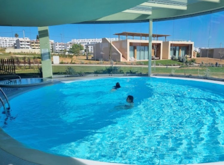 Nový moderní dům 400m od pláže k prodeji, Porches, Algarve