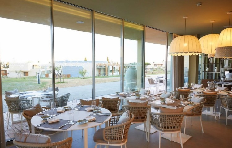 Nový moderní dům 400m od pláže k prodeji, Porches, Algarve