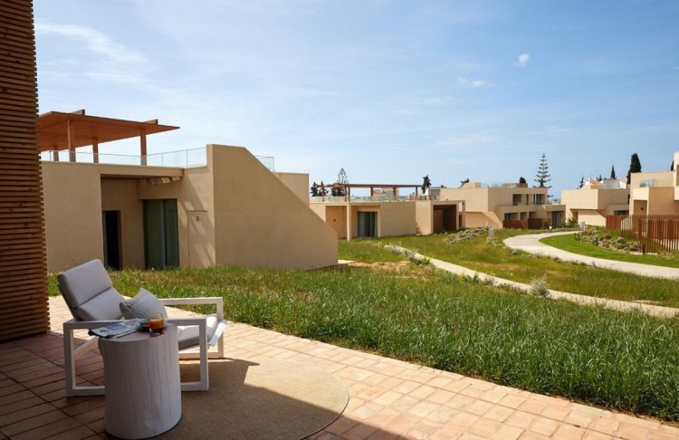 Nový moderní dům 400m od pláže k prodeji, Porches, Algarve