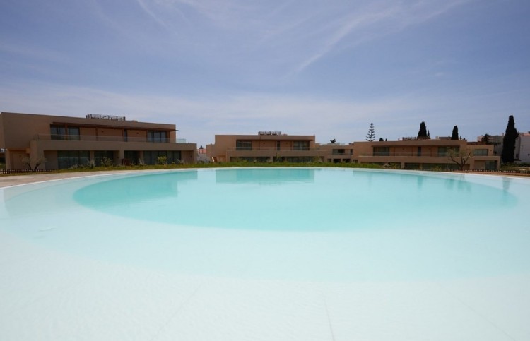 Nový moderní dům 400m od pláže k prodeji, Porches, Algarve