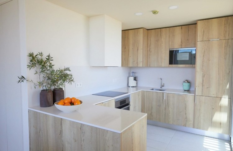 Nový moderní dům 400m od pláže k prodeji, Porches, Algarve