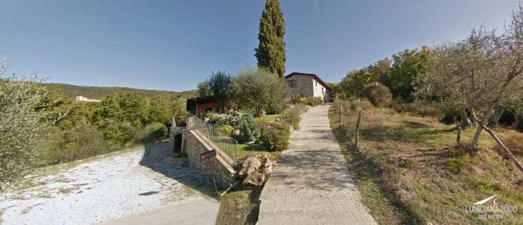 Autentické kamenné venkovské sídlo s bazénem ve Fivizzano