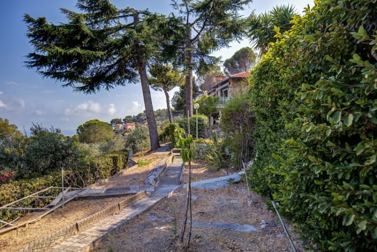 Panoramatická vila se zahradou, bazénem a výhledem na moře v Ligurii