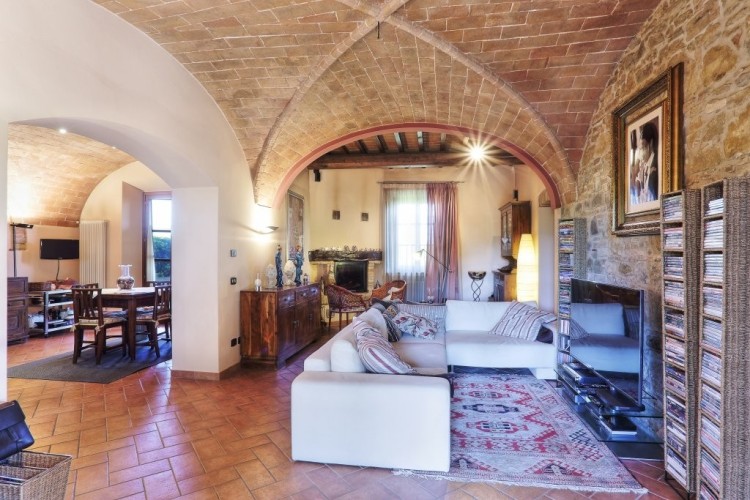 Byt v luxusním venkovském sídle v toskánském stylu mezi Montaione a Castelfiorentino