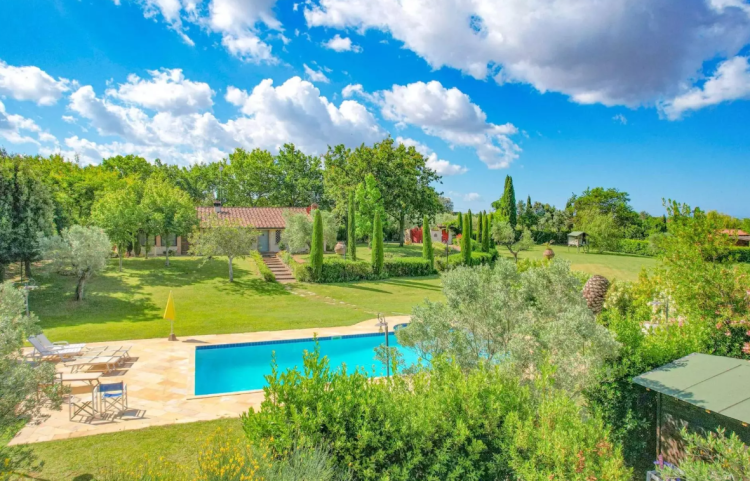 Vila s bazénem na prodej, Cecina