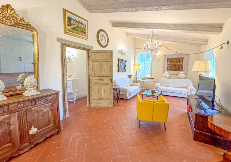 Vila s bazénem na prodej, Cecina