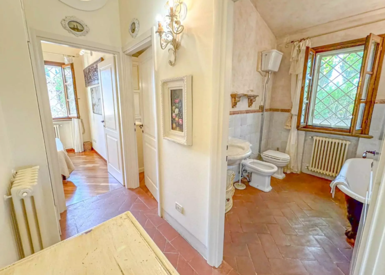 Vila s bazénem na prodej, Cecina