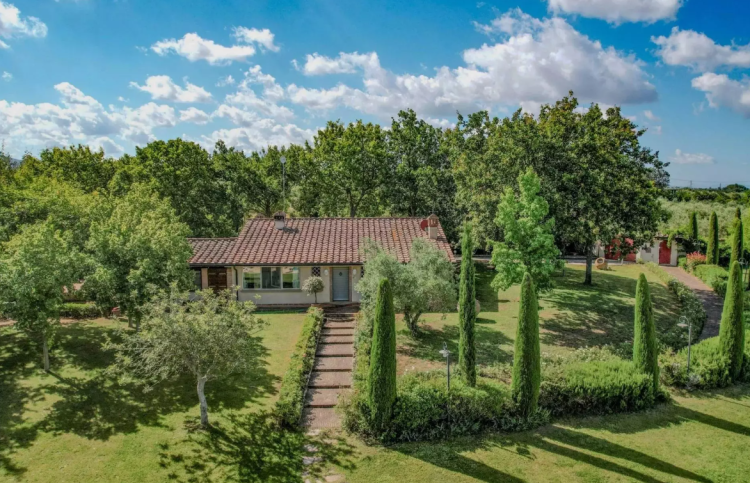 Vila s bazénem na prodej, Cecina