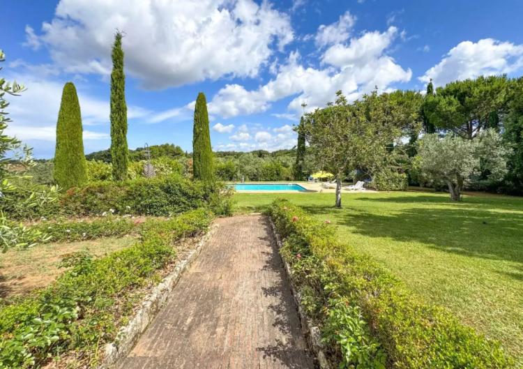 Vila s bazénem na prodej, Cecina