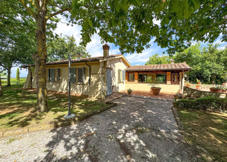 Vila s bazénem na prodej, Cecina