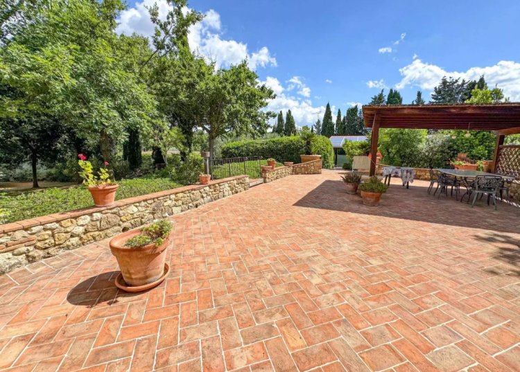 Vila s bazénem na prodej, Cecina