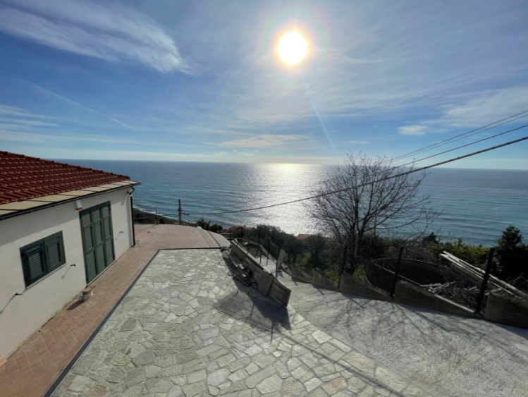 Samostatná vila s úchvatným výhledem na moře v Cipresse