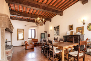 Historický dům z 16.století v centru středověkého města Seggiano