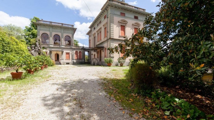 Historická vila na prodej nedaleko města Lucca