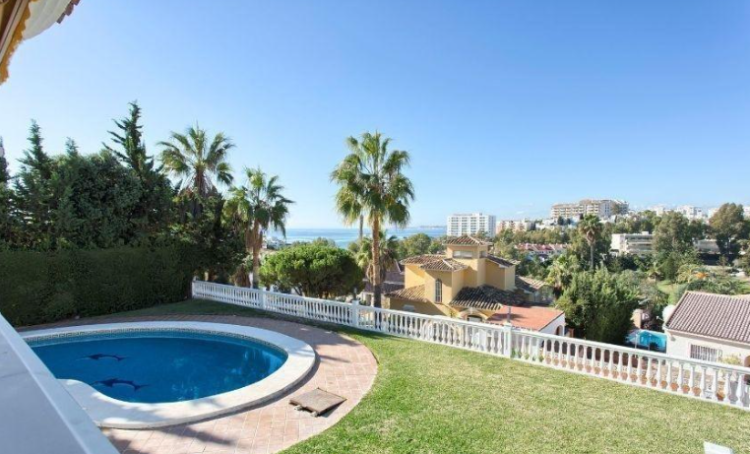 Vila v koloniálním stylu na prodej, Benalmádena