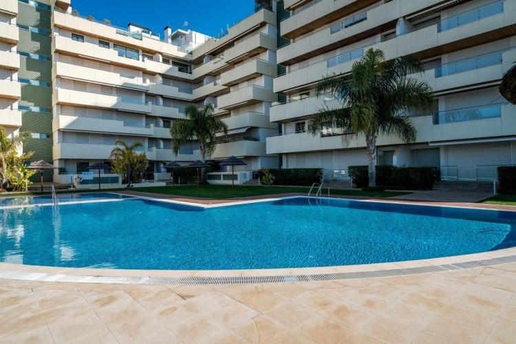 Luxusní byt na prodej s bazénem, v blízkosti pláže, v soukromém kondominiu s bazénem, v přístavu Vilamoura, Algarve