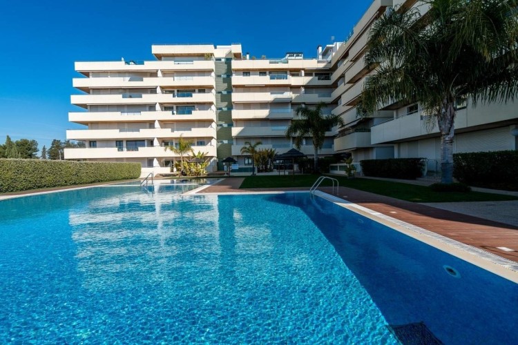 Luxusní byt na prodej s bazénem, v blízkosti pláže, v soukromém kondominiu s bazénem, v přístavu Vilamoura, Algarve