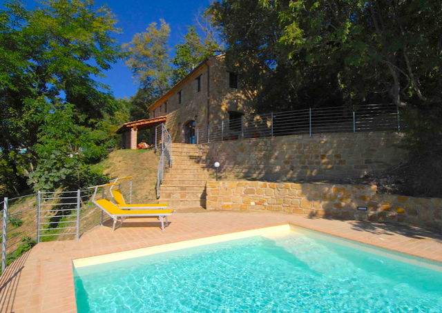 Krásný kamenný dům s bazénem u Gualda